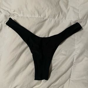 High-cut cheeky bikini bottoms